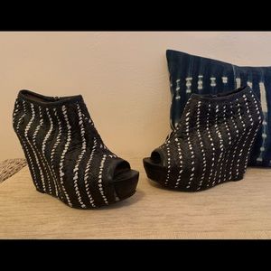 Zara Woven Wedge Peep-toe Booties 39